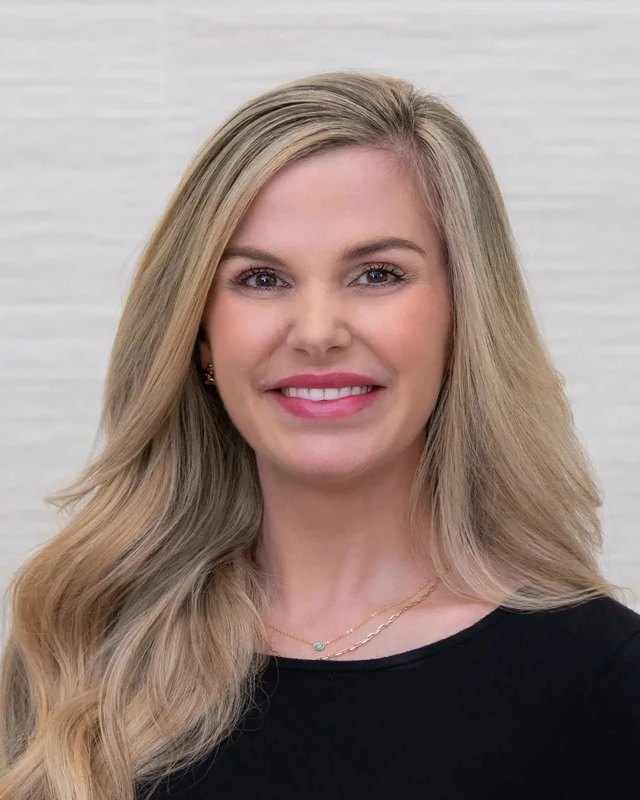 Analise Anderson, Board-Certified Plastic Surgeon